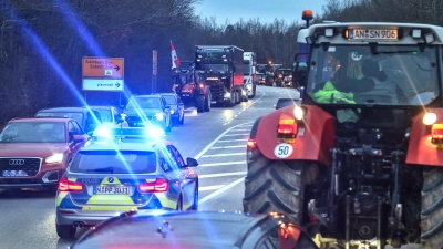 Am Freitag ist in der Region erneut mit Stau wegen Traktorkonvois zu rechnen - vor allem rund um Heilsbronn und Langenzenn. (Archivbild: Tizian Gerbing)