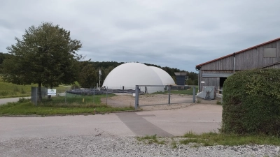 Die zwischen Dombach und Elpersdorf gelegene Biogasanlage der Familie Schwab sollte für die Grundwärme im Nahwärmenetz Elpersdorf sorgen. (Foto: Robert Maurer)