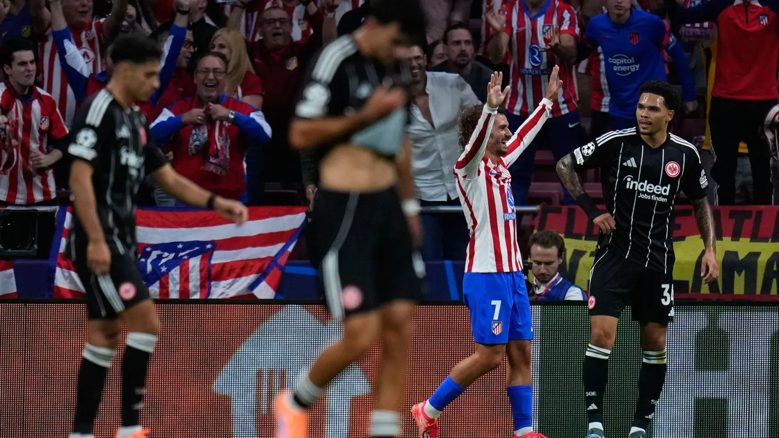 Eintracht Frankfurt war bei Atlético Madrid chancenlos. (Foto: Manu Fernandez/AP/dpa)