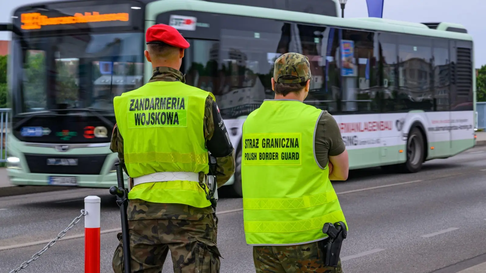 Der Verkehr in der Grenzregion läuft nach Angaben des Innenministeriums in Warschau reibungslos. (Foto: Patrick Pleul/dpa)