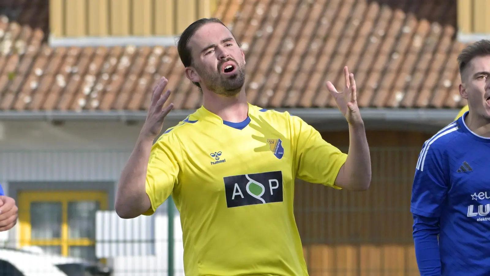 Simon Drießlein kann es nicht fassen. Steinachgrund erwischte gegen Windeck einen rabenschwarzen Tag. (Foto: Martin Rügner)