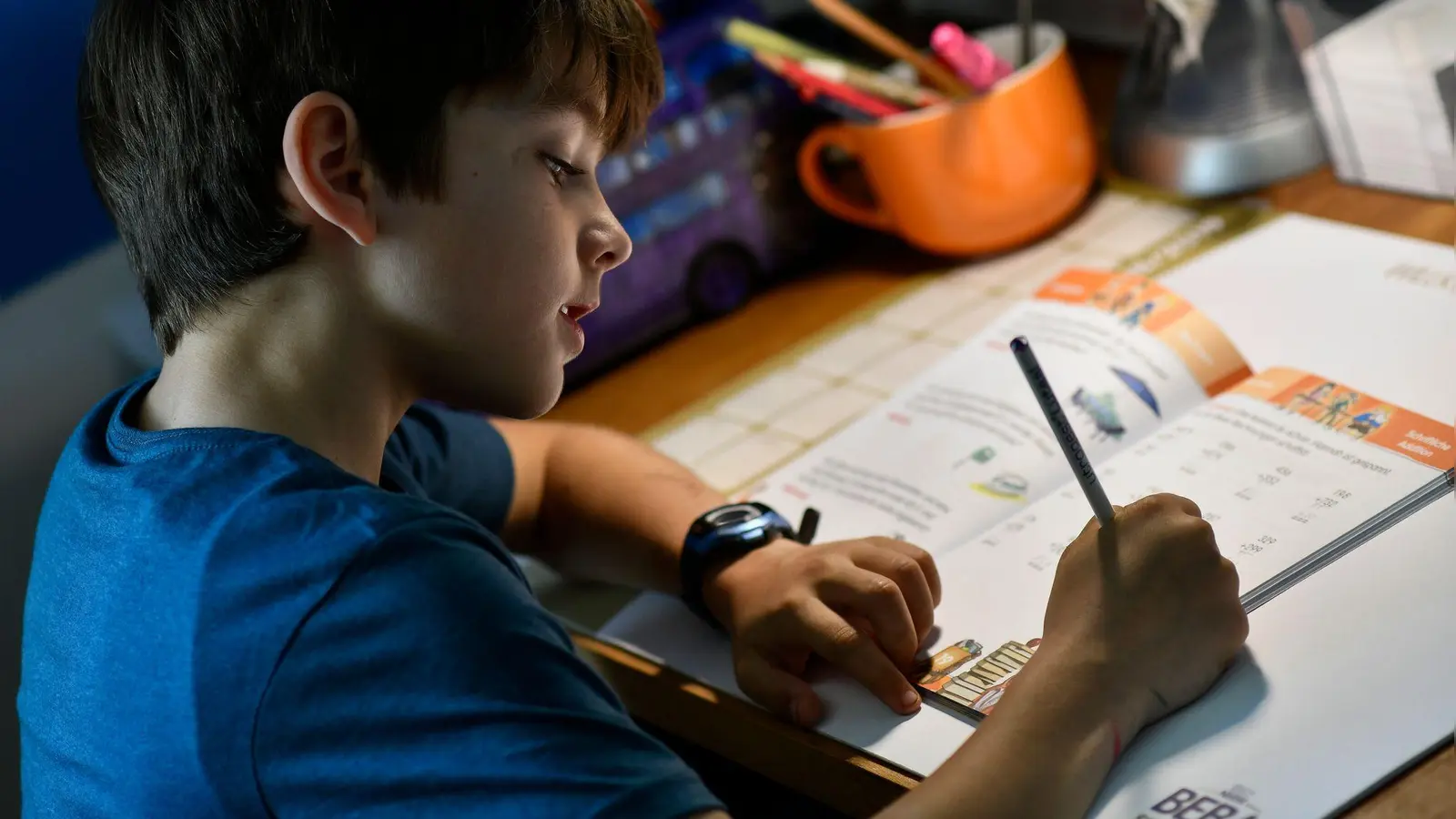 Schulmaterialien können generell nicht von der Steuer abgesetzt werden. (Foto: Kirsten Neumann/dpa-tmn)