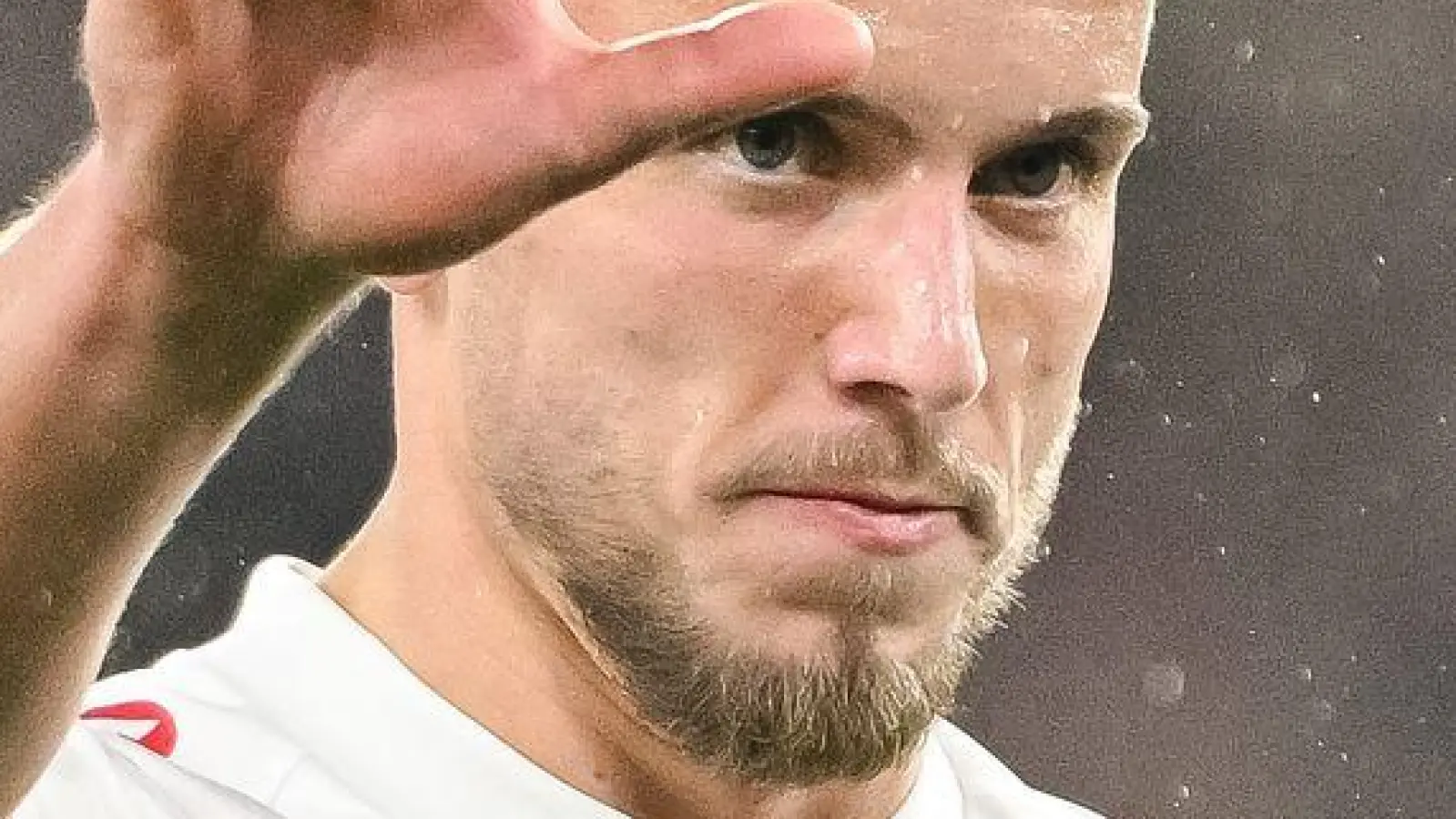 Ermedin Demirovic wurde mit seinem Doppelpack zum späten Erfolgsgaranten. (Foto: Harry Langer/dpa)