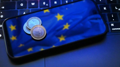 Die Euro-Notenbanken tüfteln seit Jahren an einer digitalen Variante der europäischen Gemeinschaftswährung und peilen eine Einführung der Alternative zum Bargeld im Jahr 2029 an. (Symbolbild) (Foto: Malin Wunderlich/dpa)