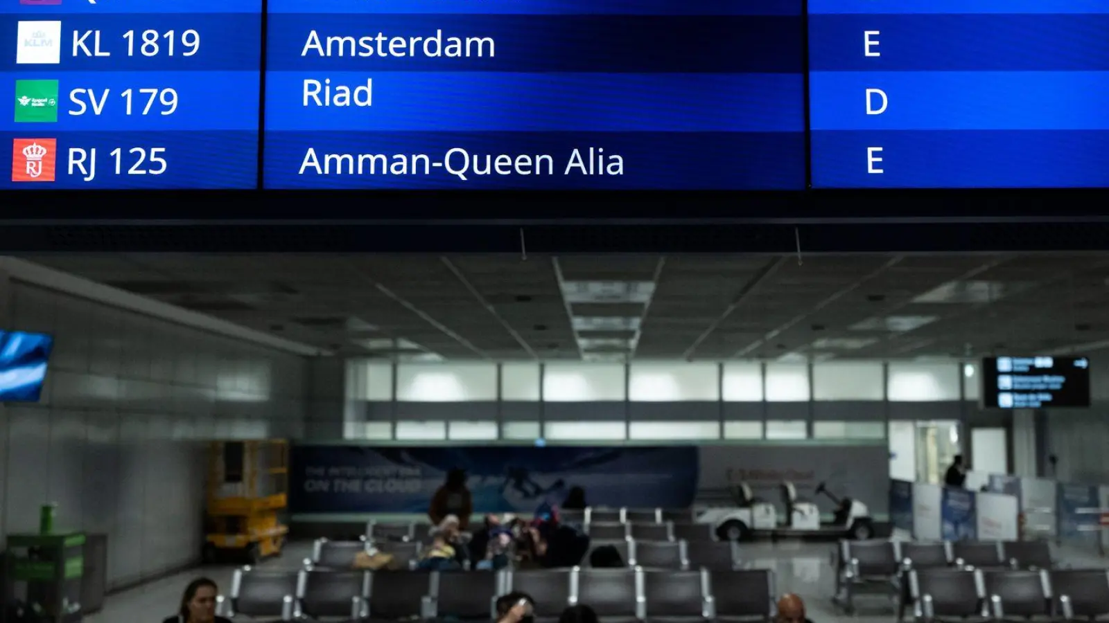 Vielerorts fallen zahlreiche Flüge aus, weil große Drehkreuze in der Golfregion nicht angeflogen werden können – so auch hier in Frankfurt. (Foto: Florian Wiegand/dpa)