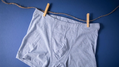 Kleinen Knoten am Hoden ertastet? Dann gilt: ärztlich abklären lassen. (Foto: Christin Klose/dpa-tmn)