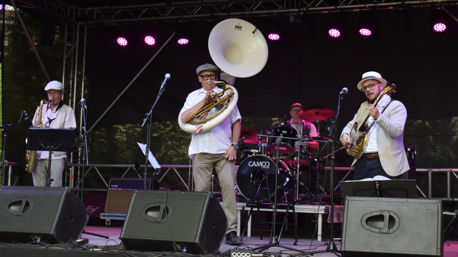 Sorgten für gute Laune und wippende Füße im Publikum: die Dixie Bones, die im Rahmen der Jazztime in Ansbach gastierten.  (Foto: Christina Özbek)