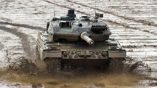Die Ukraine und weitere Länder haben lange auf die Lieferung gedrängt: ein Leopard-Kampfpanzer vom Typ 2A6. (Foto: Philipp Schulze/dpa)