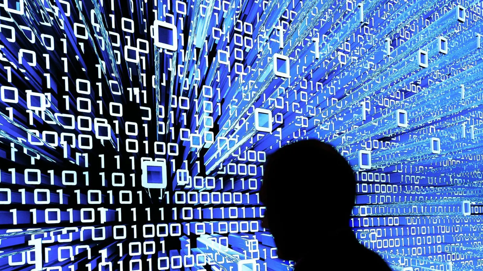 Unternehmen in Ostdeutschland nutzen Anwendungen und Technologien Künstlicher Intelligenz deutlich seltener als Firmen in Westdeutschland. (Symbolbild) (Foto: Peter Steffen/dpa)