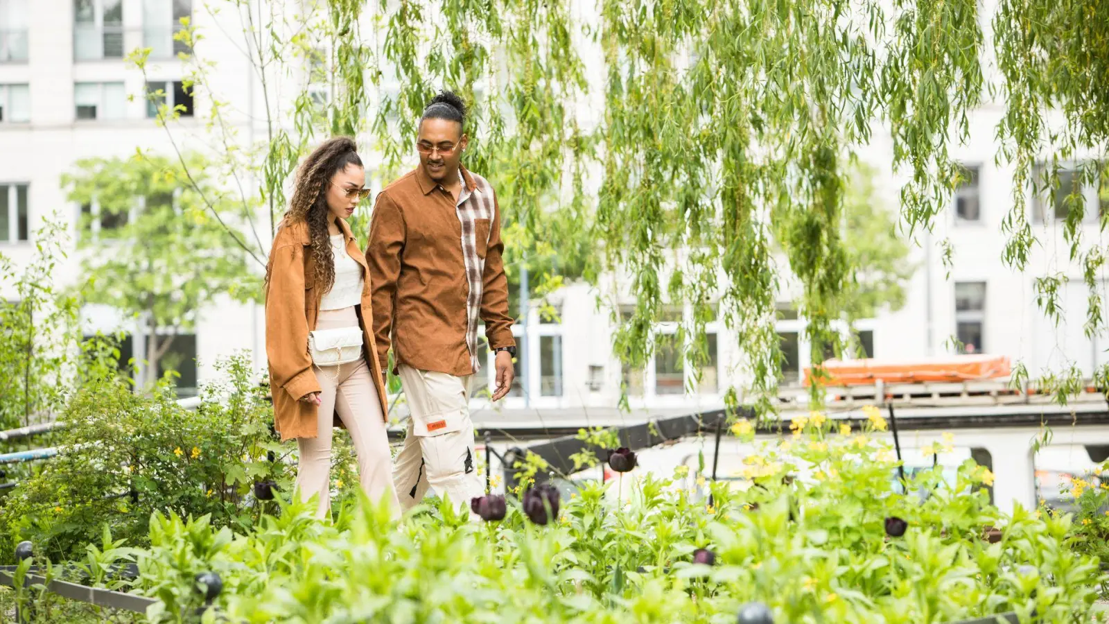 Grünanlagen sind besonders für Stadtbewohner wichtig. (Foto: Christin Klose/dpa-tmn)