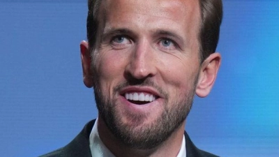 Gewinner des Ballon d'Or: Bayern-Stürmer Harry Kane. (Foto: Kin Cheung/AP/dpa)