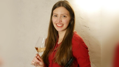 Anne Gümpelein will die dritte Fränkische Weinkönigin aus Mittelfranken werden. (Foto: Ulli Ganter)
