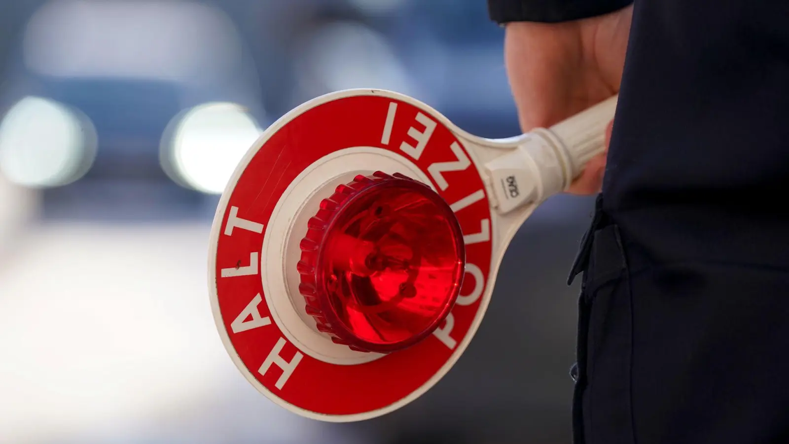 Zahlreiche Menschen müssen nun mit Anzeigen wegen Ordnungswidrigkeiten rechnen. (Symbolbild) (Foto: Marcus Brandt/dpa)