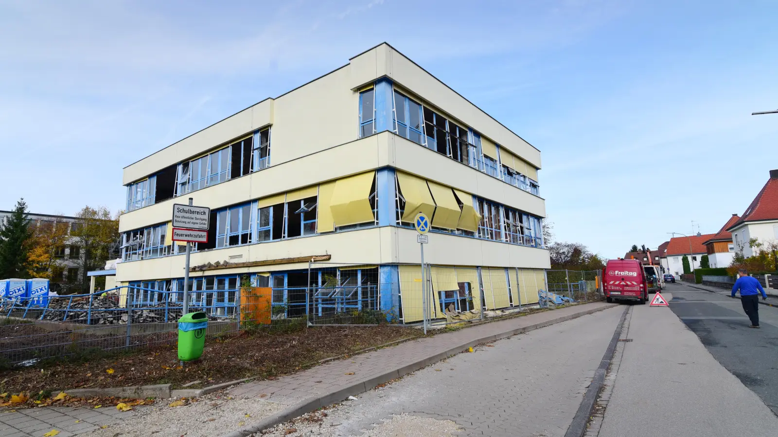 Die Realschule in Heilsbronn wird durch einen Neubau erweitert. Sie ist das einzige markante Hochbauprojekt, das sich der Landkreis für 2024 vorgenommen hat. Sparsamkeit ist angesagt. (Foto: Irmeli Pohl)