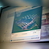 Auslöser der Debatte: Unter diesem Facebook-Beitrag der Interessengemeinschaft „LandWert Frankenhöhe“ gegen die geplante Biogasanlage sammelten sich binnen Tagen Hunderte Kommentare. Das darin gezeigte Bild der Anlage ist allerdings nicht offiziell – die Initiative hat es mithilfe künstlicher Intelligenz erzeugt. (Foto: René Chlopotowski)