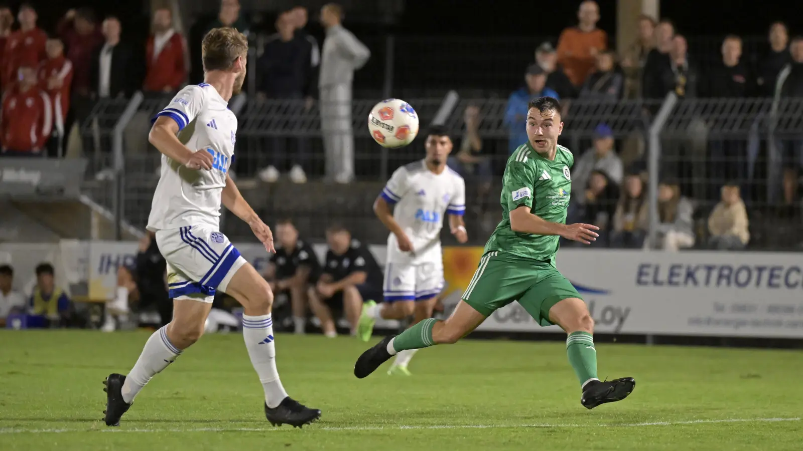 Sven Landshuter (rechts) erzielte gegen Aschaffenburg seinen ersten Saisontreffer. (Foto: Martin Rügner)