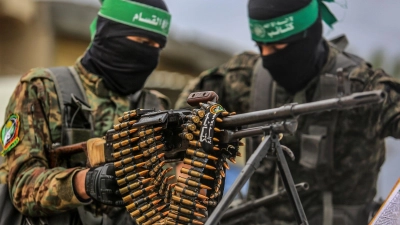 Die Hamas soll bereit sein, ihre Waffen unter die Aufsicht der palästinensischen Übergangsverwaltung sowie der internationalen Vermittler zu stellen. (Archivbild) (Foto: Abed Rahim Khatib/dpa)