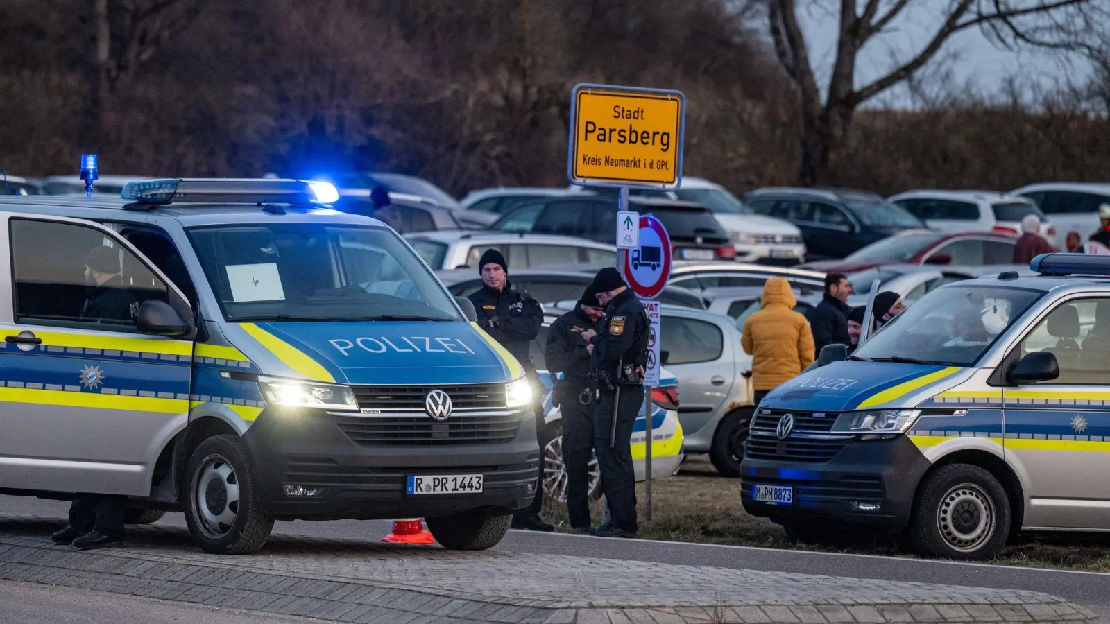 Bei dem kurdischen Neujahrsfest in Parsberg war Ende März ein 39-Jähriger mit einem Messer getötet worden. (Archivbild) (Foto: Armin Weigel/dpa)