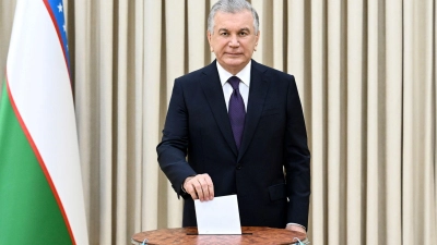 Schawkat Mirsijojew bleibt Präsident in Usbekistan. (Foto: Uncredited/Uzbekistan's Presidential Press Office/AP/dpa)