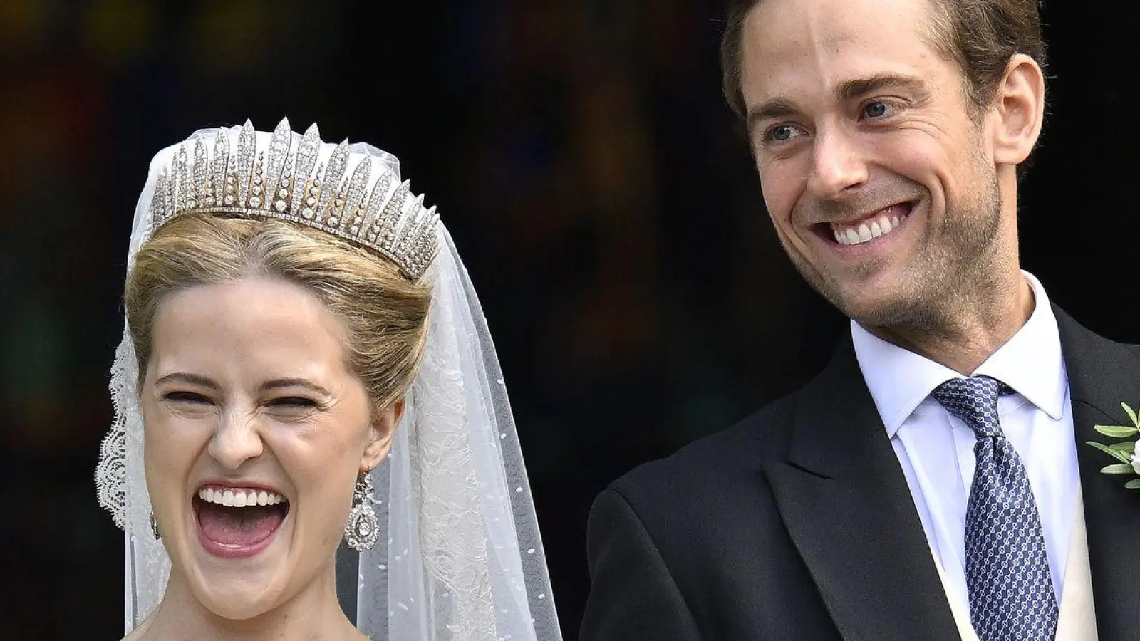 Die 28-Jährige und der 34-Jährige gaben sich in der Kathedrale von Vaduz das Ja-Wort.  (Foto: Walter Bieri/KEYSTONE/dpa)