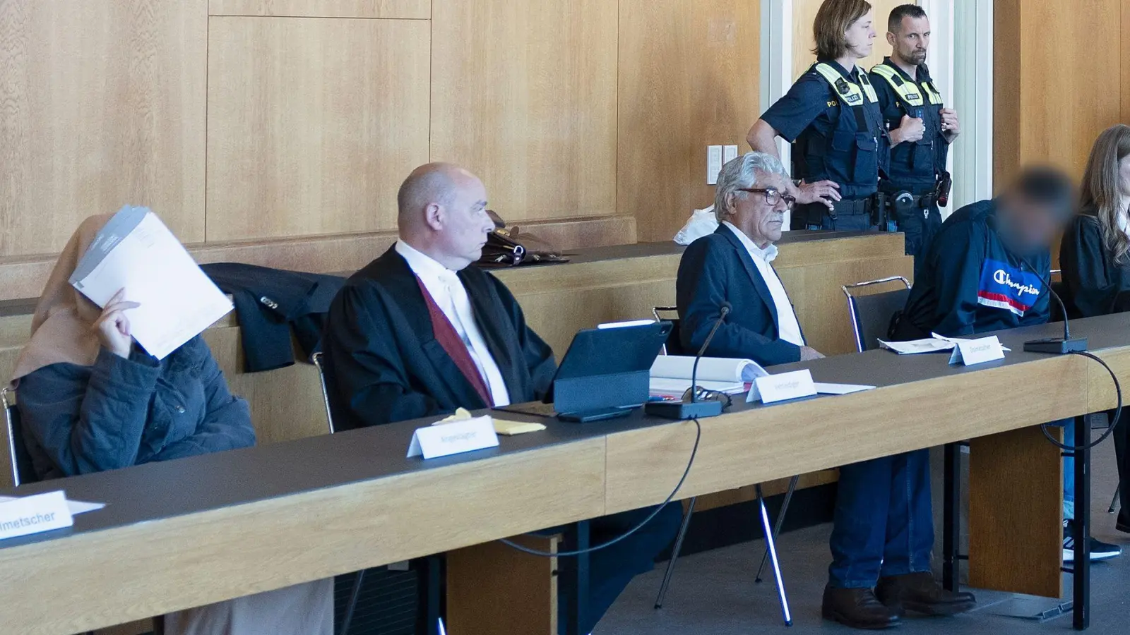 Sollte das Urteil rechtskräftig werden, erwartet das Ehepaar eine lebenslange Haftstrafe. (Archivbild) (Foto: Heiko Becker/dpa)