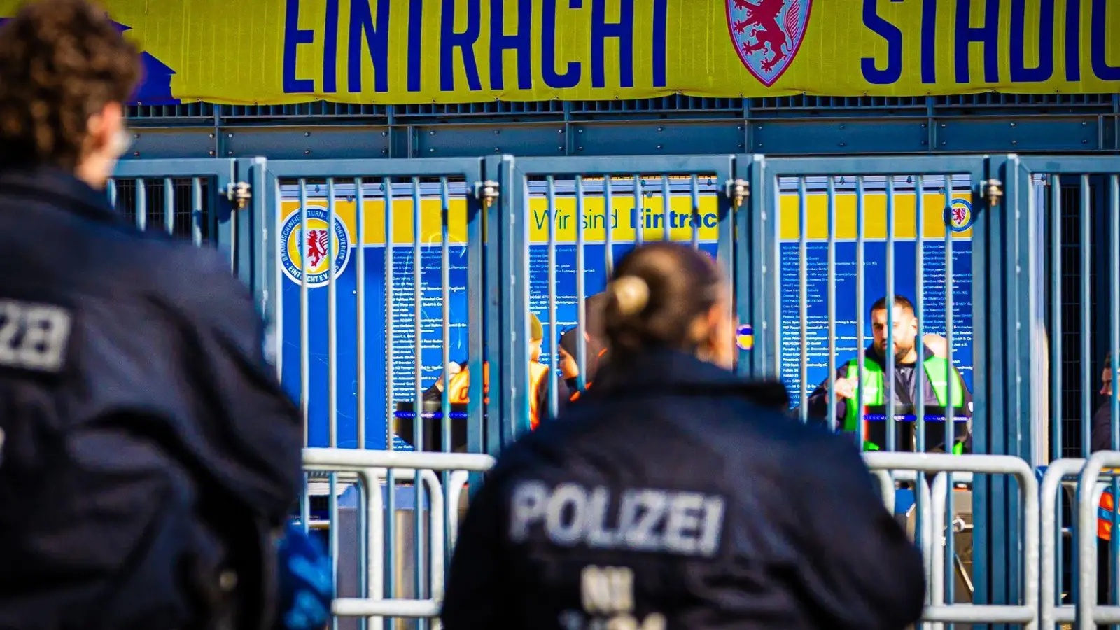 Beim Derby zwischen Braunschweig und Hannover soll es keine personalisierten Tickets geben. (Foto: Moritz Frankenberg/dpa)