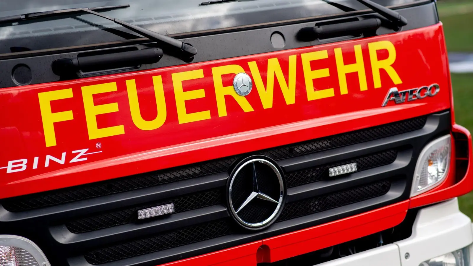Die Feuerwehr musste am 25. Dezember gegen Mitternacht zu einem Ansbacher Hotel fahren, weil sich eine 27-Jährige verlaufen hatte. (Symbolbild: Hauke-Christian Dittrich/dpa)
