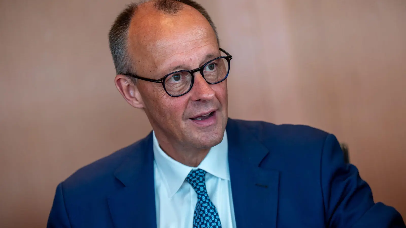 Kanzler Merz hat zwar nur 17 Stunden in Washington, aber die werden es in sich haben. (Foto: Michael Kappeler/dpa)