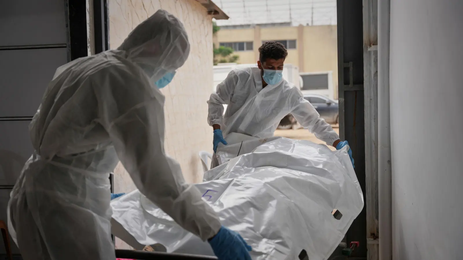 Aus Israel übermittelte Leichen von Palästinensern im Süden des Gazastreifens. (Archivbild) (Foto: Abdel Kareem Hana/AP/dpa)