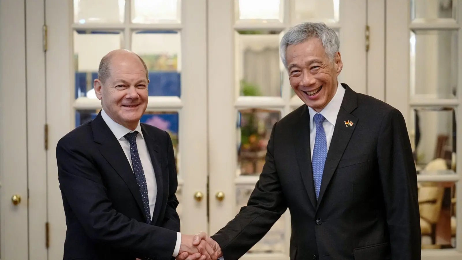 Bundeskanzler Olaf Scholz traf in Sigagur den Premierminister Lee Hsien Loong. (Foto: Kay Nietfeld/dpa)