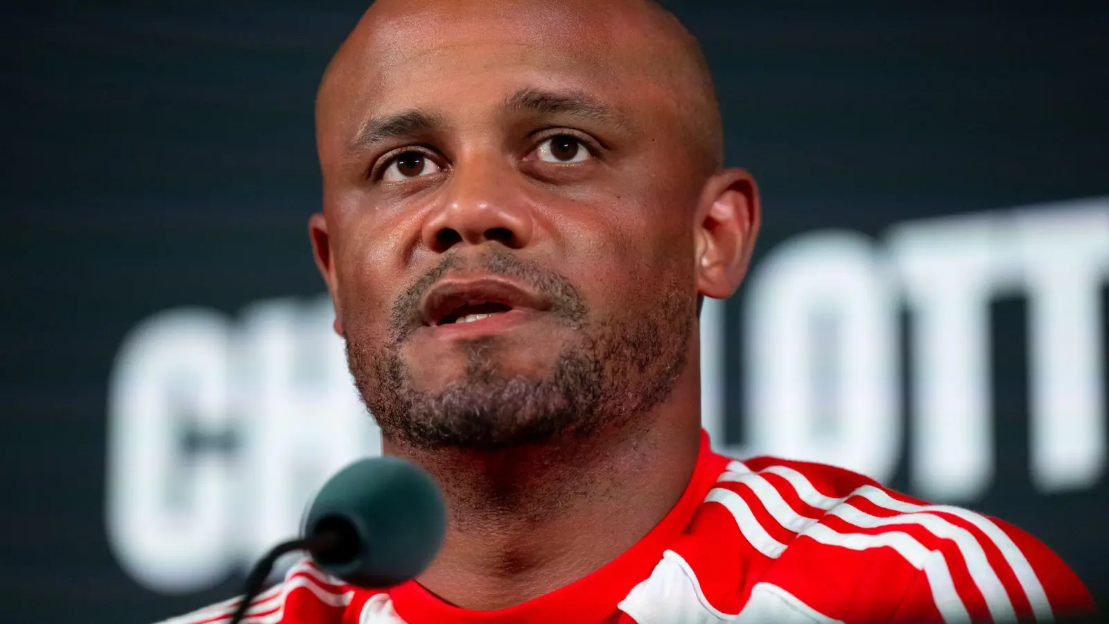 Vincent Kompany äußert sich zur WM-Rolle von Manuel Neuer. (Foto: Sven Hoppe/dpa)