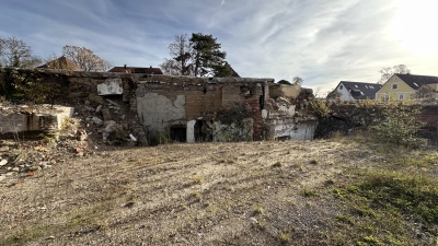 2026 soll auf dem Gelände der ehemaligen Brauerei in Dinkelsbühl mit dem Bau von Mehrfamilienhäusern begonnen werden. Der Bauausschuss hat der Planung nunmehr zugestimmt.  (Foto: Martina Haas)