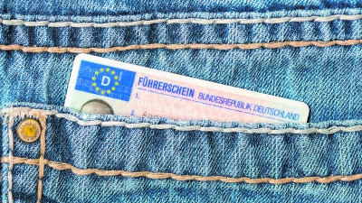 Seinen Führerschein musste ein rabiater Autofahrer nun abgeben. (Symbolbild: Christian Treffer)