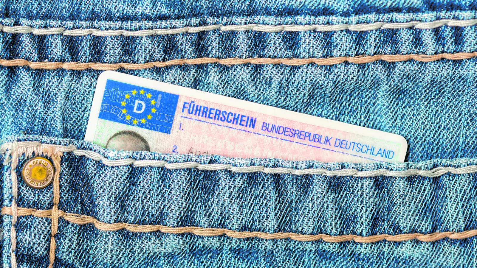 Seinen Führerschein musste ein rabiater Autofahrer nun abgeben. (Symbolbild: Christian Treffer)