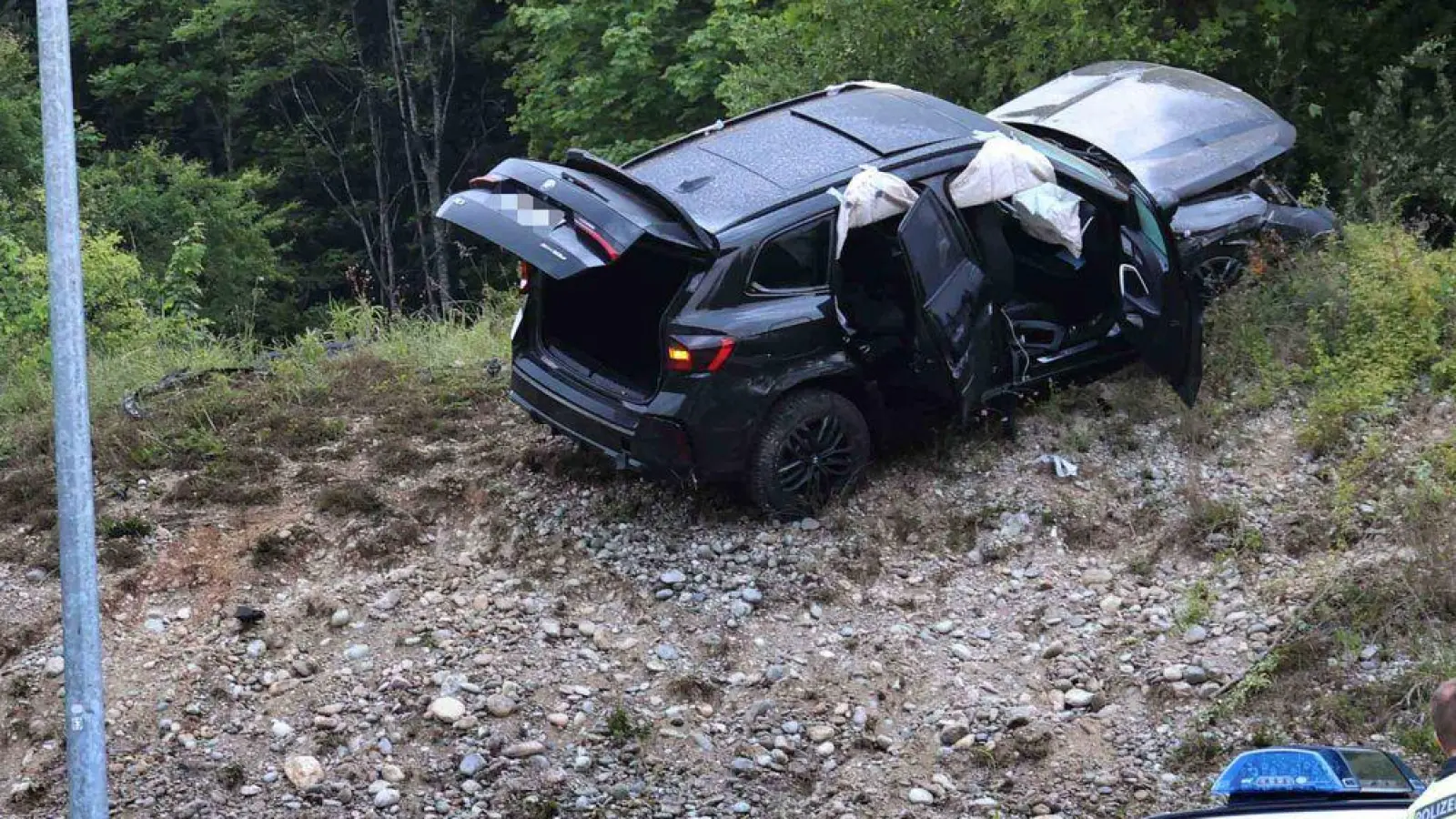Die Flucht von drei mutmaßlichen Geldautomatensprengern aus Österreich endete mit einem Unfall in Bayern. (Archivbild) (Foto: Daniel Scharinger/APA/dpa)