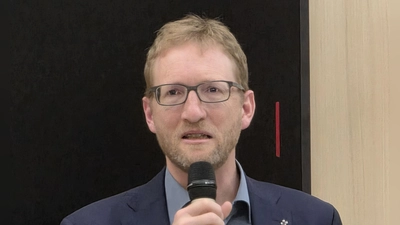 Max von Egidy erläuterte bei der Dekanatssynode den künftigen Fahrplan. (Foto: Hans-Bernd Glanz)