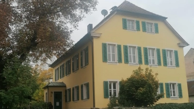 Stark sanierungsbedürftig: Das Pfarrhaus in Ammelbruch soll veräußert werden. (Foto: Friedrich Zinnecker)