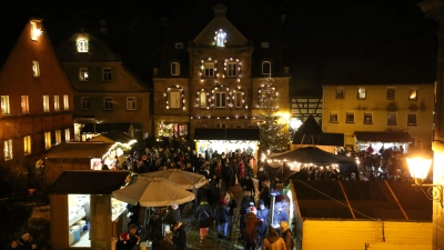 Festlich geschmückt zum zweiten Adventswochenende: Lichtenau lädt zum Weihnachtsmarkt. (Foto: Alexander Biernoth)