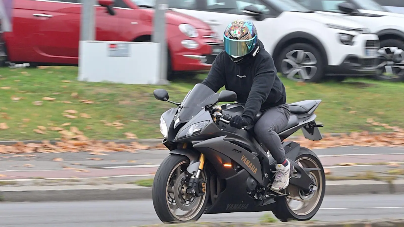 „Der blinkt, der biegt ab“: Das kann, muss aber nicht immer so sein - und kann dann für Irritationen und Unfälle sorgen. (Foto: Nico Tapia/dpa-tmn)