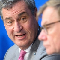 CSU-Chef Söder (links) und Außenminister Johann Wadephul (CDU) sind überzeugt von einer Fortsetzung der Kanzlerschaft von Friedrich Merz. (Foto: Bernd von Jutrczenka/dpa)