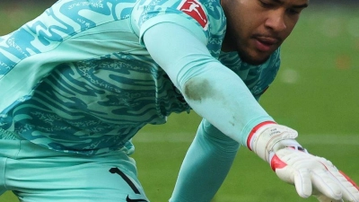 Freiburgs Noah Atubolu steht vor einem Wechsel zur Eintracht. (Archivbild) (Foto: Christian Charisius/dpa)