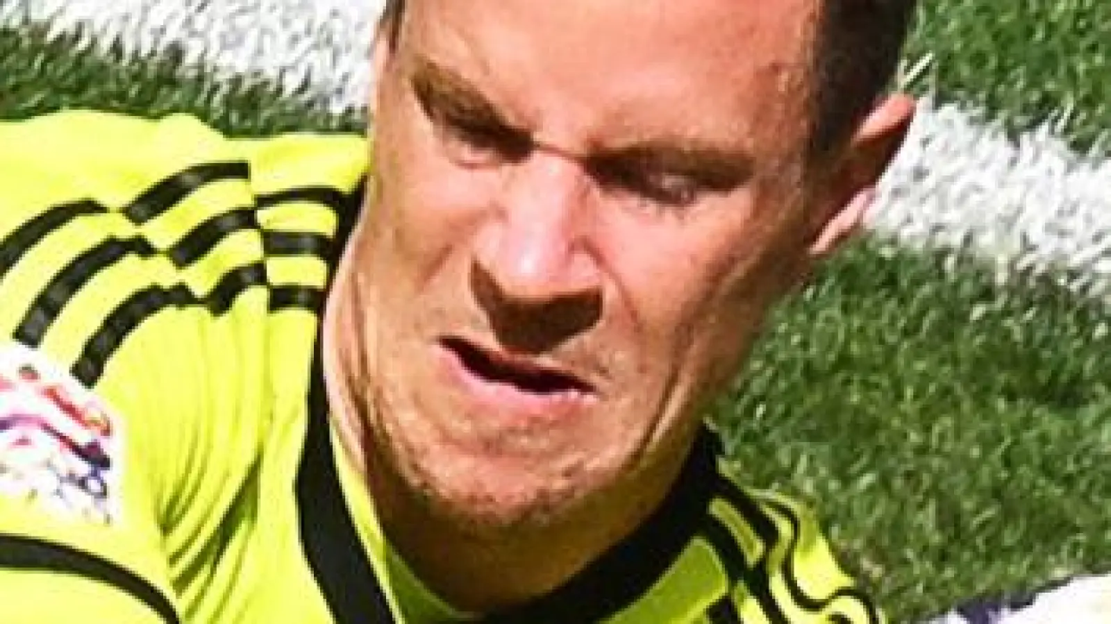 Beim Trainingsauftakt des FC Barcelona übte Marc-André ter Stegen am Rande der Gruppe. (Foto: Marijan Murat/dpa)