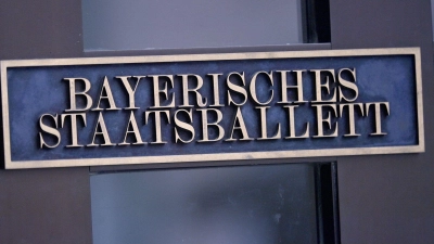 Das Bayerische Staatsballett und der Erste Solist Julian MacKay gehen ab sofort getrennte Wege. (Symbolbild) (Foto: Peter Kneffel/dpa)