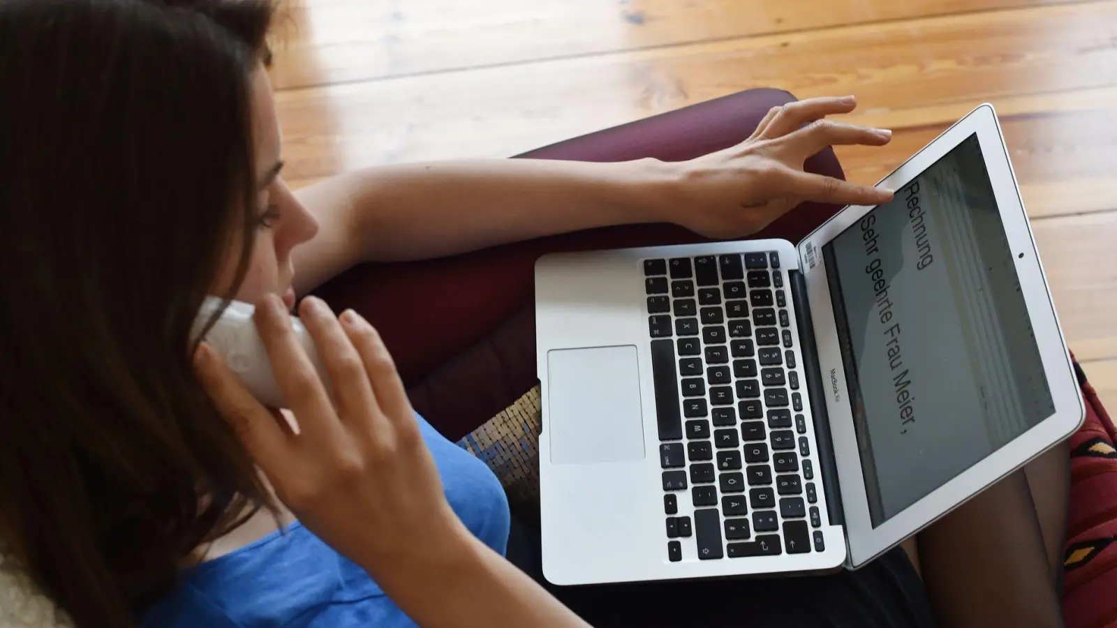 Die Zahlung über eine manipulierte Bankverbindung erfüllt die Rechnungspflicht nicht, entschied das Landgericht Rostock. (Foto: picture alliance / ZB)