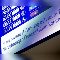 Der Bahnverkehr war wegen einer Funkstörung eingestellt.  (Foto: Moritz Frankenberg/dpa)