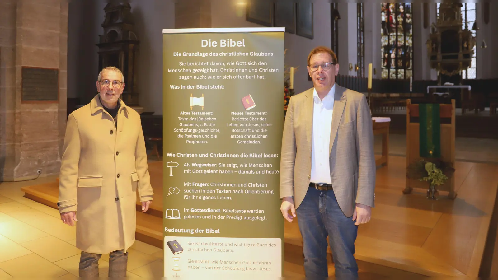 Am Tag der offenen Kirche können sich Menschen über das Christentum informieren. Dies kündigen Dekan Dr. Matthias Büttner (links) und Pfarrer Oliver Englert an. (Foto: Oliver Herbst)