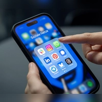 Der lange Arm von Social Media: Die Netzwerk-Betreiber erhalten oft auch personenbezogene Daten ihrer Nutzenden von anderen Webseiten oder Apps. Das ist alles andere als astrein, aber rechtlich kompliziert. (Foto: Zacharie Scheurer/dpa-tmn)