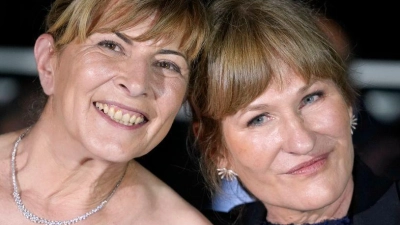 Hauptdarstellerin Jana Radewa (l) und die Regisseurin Valeska Grisebach in Cannes. (Archivbild) (Foto: John Locher/Invision/AP/dpa)