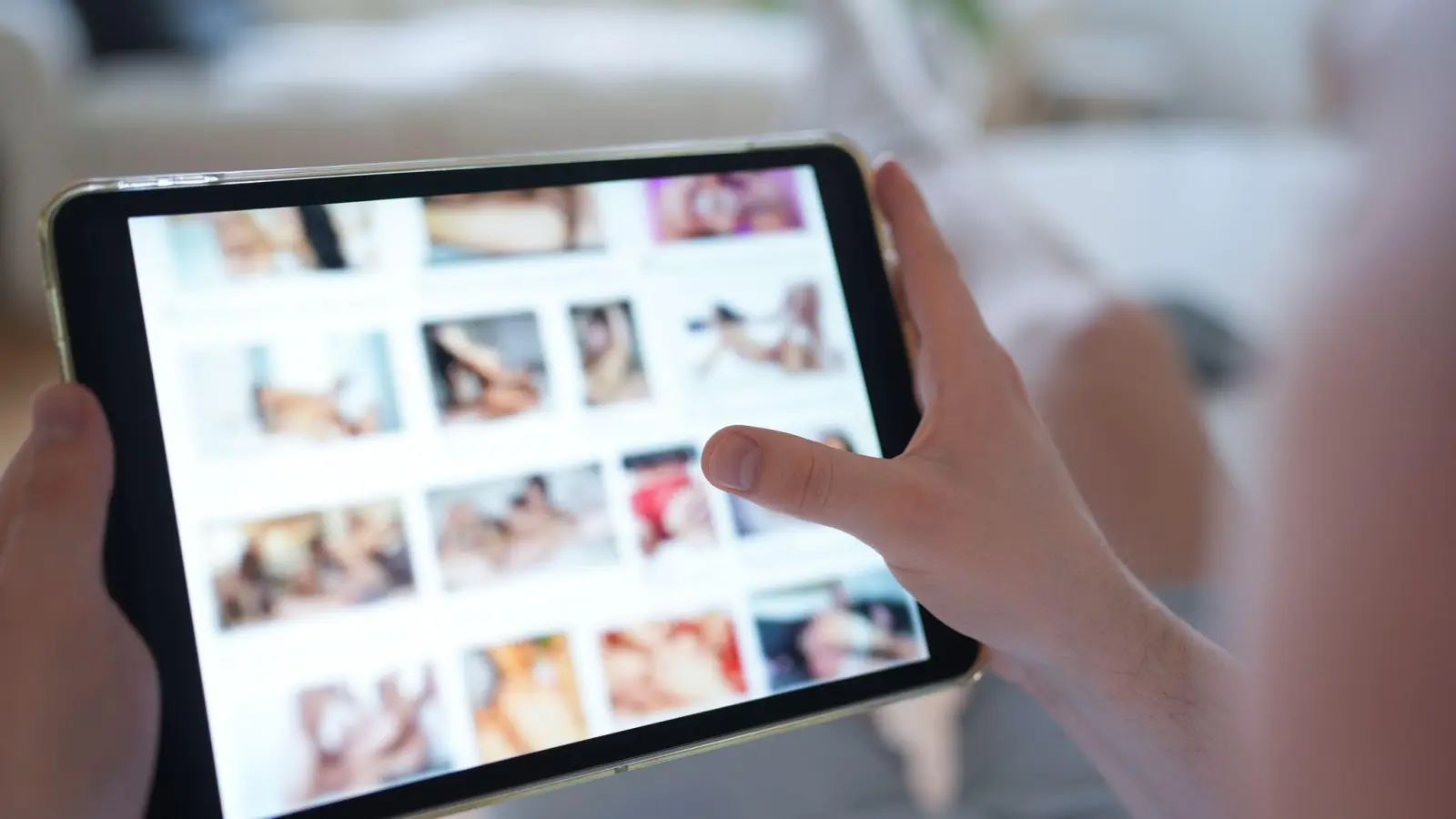 Insgesamt 17 Menschen werden verdächtigt, kinderpornografische Inhalte verbreitet zu haben. (Symbolbild) (Foto: Marcus Brandt/dpa)