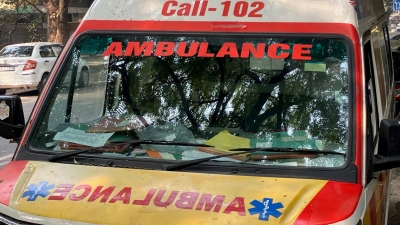 Ein indischer Krankenwagen steht am Straßenrand. (Symbolbild) (Foto: Dirk Godder/dpa)